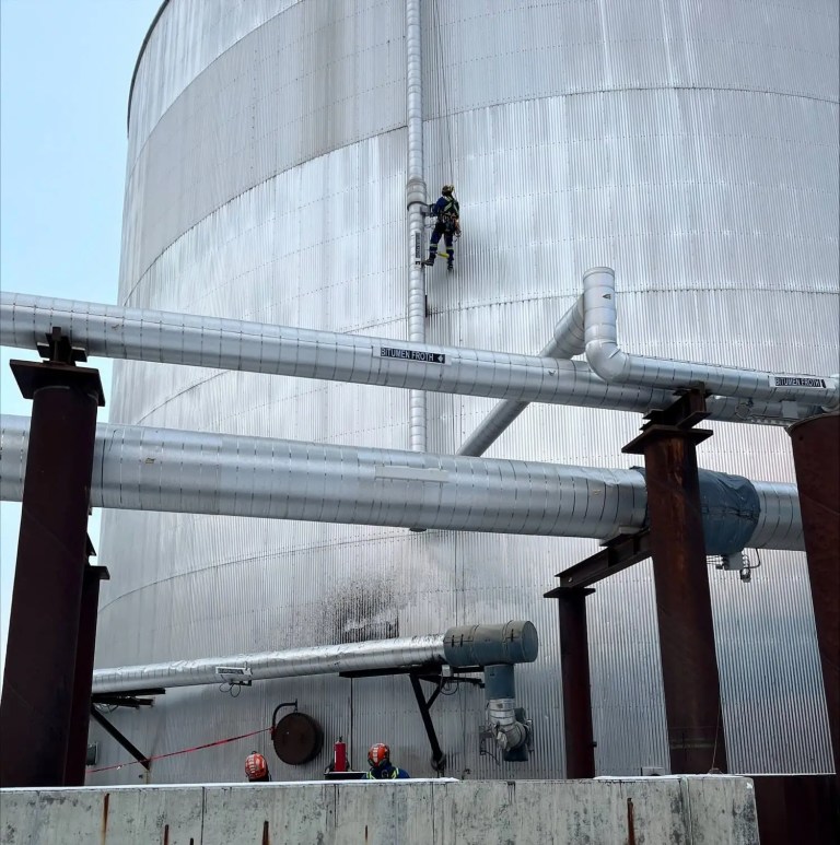 Vertical seam insulation panels installed on an industrial storage tank in Alberta